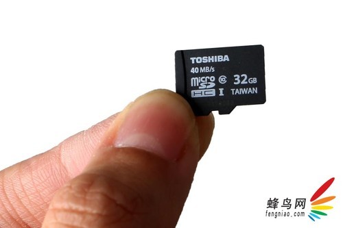 東芝高速micro sd存儲卡正面